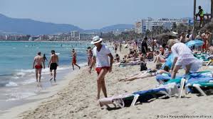 Was das für den urlaub bedeutet. Ganz Spanien Zum Corona Risikogebiet Erklart Aktuell Europa Dw 09 07 2021