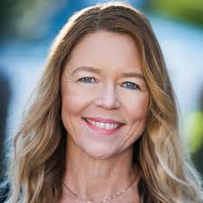 Carrie Norton's Instagram, Twitter & Facebook