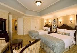 Exclusive Tokyo Disneyland Hotel Grand Opening High Res Pictures And Videos Updated With New Additional Pictures Tokyo Disneyland Guest Bedrooms Disneyland Hotel