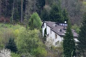 Modernes haus am hang, grundriss mit einliegerwohnung & satteldach bauen, 7 zimmer, 260 qm gross, mit garage, erdgeschoss modern offen, gerade. Bauen Am Hang Die Besten Tipps Zum Haus An Hanglage