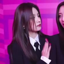 Dançando com Yeji do ITZY em Edição K-Pop