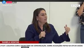 Ela foi apresentada aos demais funcionários nesta semana (assista acima). Daniela Assayag X Pericles Jornalista Desmente Presidente Da Cpi Da Saude No Amazonas