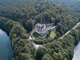 La demisol este amplasata zona spa (piscina interioara, sauna, jacuzzi) si zona de agrement (sala bowling, biliard si tenis de masa) si o sala. Hotel Valea Cu Pesti Rumanien CÄƒpÄƒÅ£ineni Ungureni Booking Com