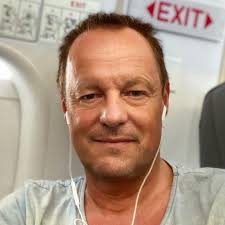 ENDLICH IST ES SOWEIT! JIHAAA! Der neue BÜFFEL-SHOP IST ONLINE! Ab sofort  gibt es SIE! Die heiß begehrten, GOLDENEN JOHNNY DÄPP T-Shirts! Jetzt  zuschlagen! DÄPP DÄPP http://www.lorenz-bueffel.com/fanshop