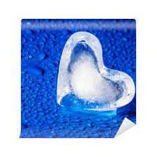 Herz 05 icons bilder png from icons555.com svg's and png's are. Fototapete Herz Aus Eis Auf Einem Blauen Hintergrund Taufrischen Pixers Wir Leben Um Zu Verandern