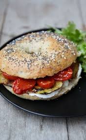 Recette Bagel Vegetarien Mozzarella Aubergines Et Tomates Confites En Video Recette Bagel Recette Recettes De Cuisine Recette Vegetarienne