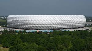 O allianz arena é um estádio em munique, alemanha, 2 inaugurado no final de abril de 2005, 3 localizado na parte norte da capital bávara, no distrito de fröttmaning. Faq Zum Em Spielort Munchen Das Mussen Fans Wissen Dfb Deutscher Fussball Bund E V