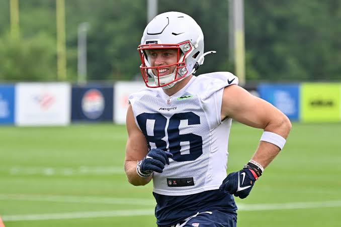 Mike Vrabel explains 'good indicator' for Efton Chism's spring success -  98.5 The Sports Hub - Boston's Home For Sports