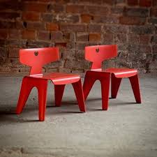 Chaises inspirées des grands designers et spécialement adaptées aux enfants de 2 à 8 ans. Chaise Pour Enfant Par Charles Ray Eames Pour Vitra 2004 En Vente Sur Pamono