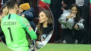 Wygląda na to, że raczej nie zostaną przyjaciółmi. Marina Z Synem Na Meczu Polska Slowenia Szczesny Ma Powod Do Dumy