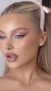 Crystal Wyckoff's Instagram, Twitter & Facebook