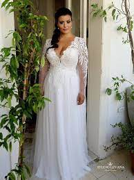 Excellent Photo 20 Attractive Wedding Dresses Ideas That Are Perfect For Curvy Brides C White Lace Wedding Dress Plus Wedding Dresses Ball Gown Wedding Dress