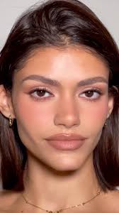 Supermodel Neutral tones