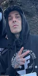 Kourtney Kardashian cheers