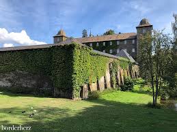 Burg schnellenberg jetzt 0 bewertungen & 8 bilder beim testsieger holidaycheck.seien sie der erste, der den reisetipp burg schnellenberg bewertet und helfen sie damit anderen urlaubern. Wellnessurlaub Mit Hund In Der Burg Schnellenberg Borderherz Outdoorblog