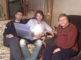 Kıvanç tatlıtuğ kumsalda motor show. Apaci Ronaldo On Twitter Kivanc Tatlitug Un 3 Oda 1 Salon Laptop I