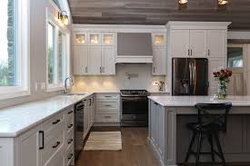 Our custom cutting boards, butcher blocks and serving boards are handcrafted by artisan woodworkers with hardwoods made to last. Gcw Custom Kitchens ×'×˜×•×•×™×˜×¨ Rustic Wood Cathedral Ceilings Beautiful Windows And A Gorgeous Kitchen In Off White And Warm Grey Tones What S Not To Love Gcwkitchens Sogoodtocomehometo Https T Co E32dtitmxn