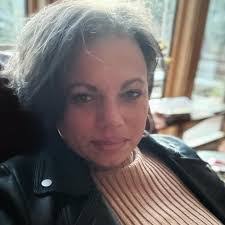 Kim Hohman's Instagram, Twitter & Facebook