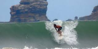 Montañita, un fabuloso pueblo ecuatoriano que incluye cerro, vegetación y  un vistoso valle con playas para surfear – Músicas del mundo