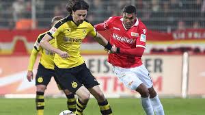 Nach nur 12 sekunden klatscht der ball nach einem schuss von ingavartsen an die latte. Union Berlin Gegen Borussia Dortmund Live Im Tv Und Livestream Sehen Sportbuzzer De