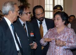 Kini terdapat 10 negara anggota asean, namun awalnya hanya ada 5 negara saja yang turut mendirikan asean. Jakob Oetama Dalam Bingkai Foto Bersama Tokoh Pendiri Bangsa