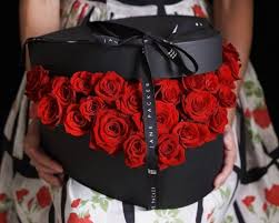 Rote Rosen Geschenk Schwarze Box Herzenform Arrangement Valentinstag Blumen Schone Blumen Valentinstag