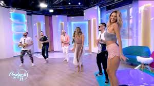 Showbiz intern • pe 11.12.2018 la 14:49. Gipsy Casual Shake The Bull Prietenii De La 11 Youtube