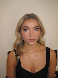 Looking to collaborate with a photographer to build my professional  portfolio!