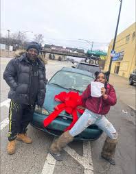 I was at a dock and got a green light I went to go get my papers at the  lady yelled at me for pulling away from the dock I'm trying to