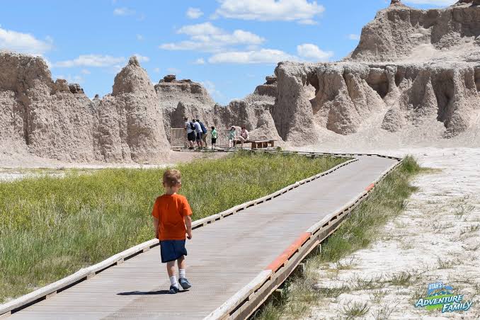 Window Trail in the Badlands - Utah's Adventure Family