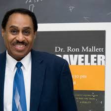 Un físico encontró la manera de viajar en el tiempo