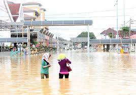 Banjir yang paling buruk pernah direkodkan selepas sejarah bah. Lebih 90 000 Mangsa Banjir Di 5 Negeri Dipindahkan