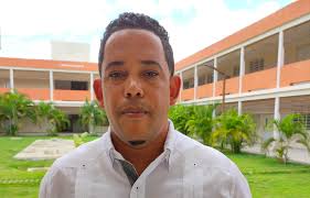 Darwin Mateo Castillo egresado del UM: “Siempre recomiendo al ISFODOSU a  mis estudiantes”