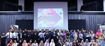 A total of 3 million eligible bantuan sara hidup (bsh) beneficiaries received their financial aid today during the second phase however, a handful of the bsh 2019 beneficiaries had registered using their husband's bank account and this has caused failure in payment, the statement. 47 Pelajar B40 Utm Terima Bantuan Zakat Daripada Yayasan Uem Utm Newshub