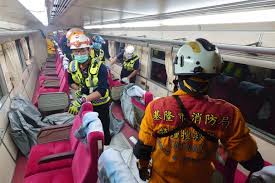 At least 36 people have died after a train derailed in eastern taiwan, the transport ministry has said. O Mpdx1sb4uvrm