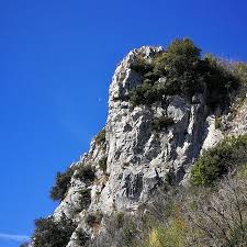 Home rental in cava dei tirreni with swimming pool. La Via Della Neve Cai Monti Lattari 312 Ha Inizio A Quota 320m E Raggiunge La Vetta Del Monte Sant Angelo Di Cava 1130m Deve Il Suo Nome Al Gran Numero Di Neviere