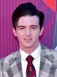 On thursday (november 19), twitter users discovered that the former nickelodeon star apparently left his life as. Drake Bell Wikipedia