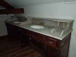 Meuble salle de bain design avec vasque marbre de synthèse désirade. Ancien Meuble De Coiffeur Reconverti En Meuble De Salle De Bain Dessus En Marbre Blanc Tablette En Meuble De Salle De Bain Salle De Bain Vasque Salle De Bain