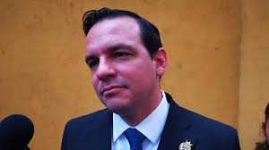 Cumple Armando Solís con la entrega de despensas a desempleados