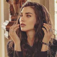 Tuba büyüküstün eşi ve sevgilileri kim? Tuba Buyukustun In 2021