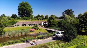 Of loop richting utrecht langs de prachtige kromme rijn. Nieuwe Hollandse Waterlinie Fietsroute 42km De Nederlandse Toerist