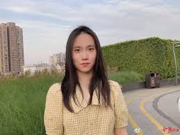 朱露絲之繼奶奶，與其不和，最後和好 朱費彩妮之繼親家奶奶 朱瑪莉之繼姻伯母，與其不和，於第16集反目，最後和好 利用岑國華報復戴金仔 與丁行健互相勾結以報復戴金仔，實被其利用 因替戴元寶頂罪承認縱火而被判入獄10年，於第4集刑滿出獄 Juz I6zpjod4im