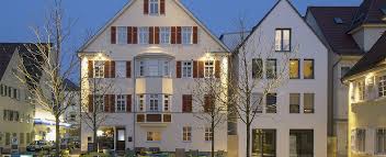 Die schöne, dreistöckige doppelhaushälfte kann zum 01.09.2021 bezogen werden. Home Wohnbau Goppingen