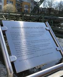 Finden sie hier traueranzeigen, todesanzeigen und beileidsbekundungen aus ihrer tageszeitung oder passende hilfe im trauerfall. Absturz Der Schwebebahn Legte Vor 20 Jahren Wuppertal Lahm