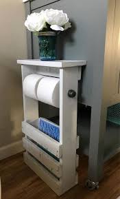 Des Idees De Rangements Dans La Salle De Bain Bricolage Maison Porte Papier Toilette En Bois Meuble A Fabriquer Soi Meme Deco Maison Recup