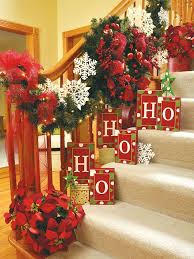Home For The Holidays Don T Ya Just Love A Staircase Decorated For Christmas Like This Just Wish I Had Christmas Staircase Christmas Garland Christmas Deco