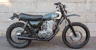 sr400 vmxコンプリート リム ボトムケースなどのブラック塗装や ヘッドライトを4 5インチから6インチに変更 カスタムペイントとレタリングを施すなど オリジナル度を高めることで世界に1台だけの バイクに仕上がります お気軽にお問合せ下さ カスタムバイク