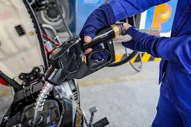 Cụ thể, xăng ron 92 tăng 304 đồng/lít lên hơn 11.209 đồng/lít và dầu madut tăng 275 đồng/kg lên mức giá bán lẻ cho phép không cao hơn 9.962 đồng/lít. Gia XÄƒng Ngay Mai Co Thá»ƒ Sáº½ Cáº¯t Ä'á»©t Chuá»—i TÄƒng Lien Tiáº¿p Tin Tá»©c Má»›i Nháº¥t 24h Ä'á»c Bao Lao Ä'á»™ng Online Laodong Vn