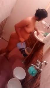 Indian girl night hidden bath - ThisVid.com 中文
