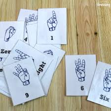 Each of the 600 flash cards shows the word, an illustration, and the corresponding sign. Free Printable Flashcards Asl Number Flashcards
